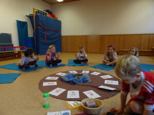 Kinder-Yoga